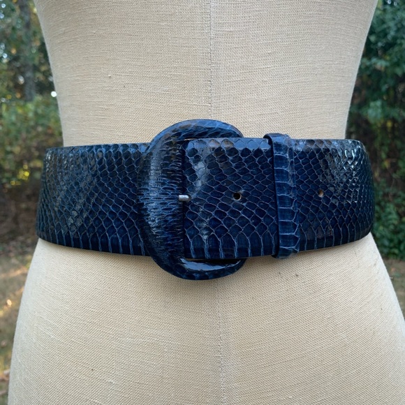 Beautiful Vintage Cobalt Blue Snakeskin & Leather Oversized Waist Belt - Picture 9 of 16